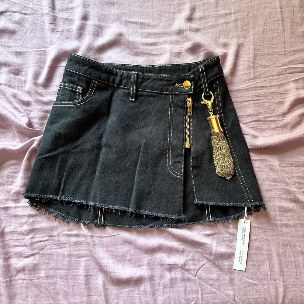 Are You Am I / AYAI Kixu Skirt in black